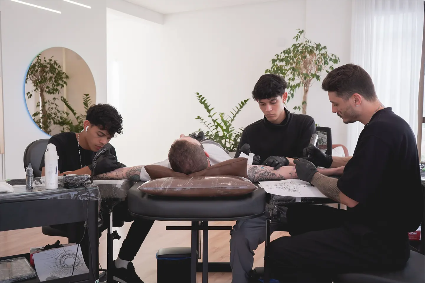 A Academy desenvolve tatuadores e artistas por meio de cursos, mentorias e experiências